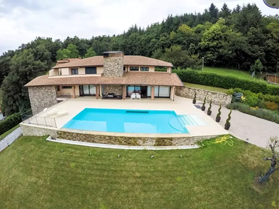 Immagine 5 di Villa in vendita  a Piazza Al Serchio