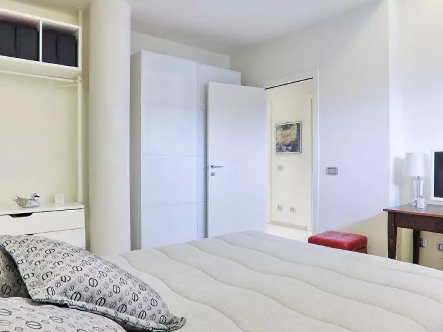 Immagine 27 di Villa in vendita  a Piazza Al Serchio