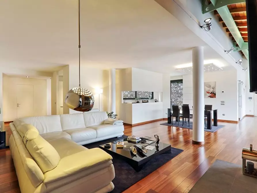 Immagine 13 di Villa in vendita  a Piazza Al Serchio