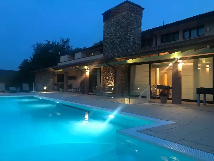 Immagine 1 di Villa in vendita  a Piazza Al Serchio