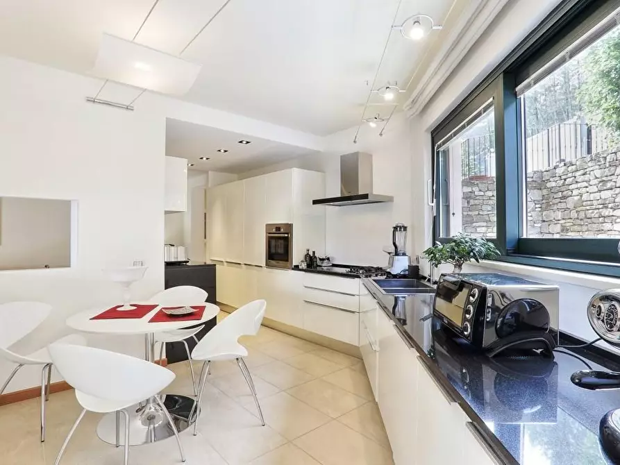 Immagine 4 di Villa in vendita  a Piazza Al Serchio