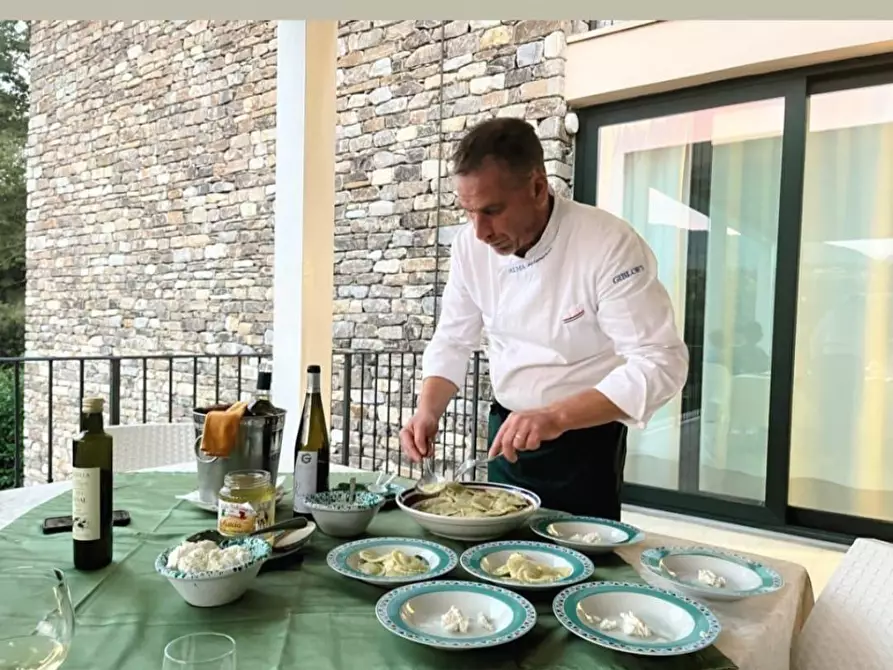 Immagine 21 di Villa in vendita  a Piazza Al Serchio