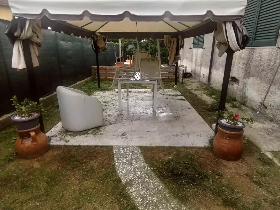 Immagine 13 di Casa semindipendente in vendita  a Massa