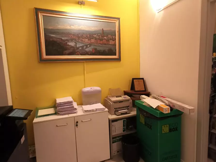 Immagine 11 di Ufficio in vendita  a Fucecchio