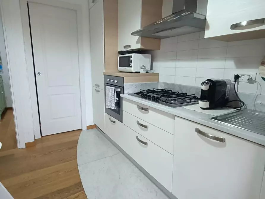 Immagine 17 di Appartamento in vendita  a Carrara