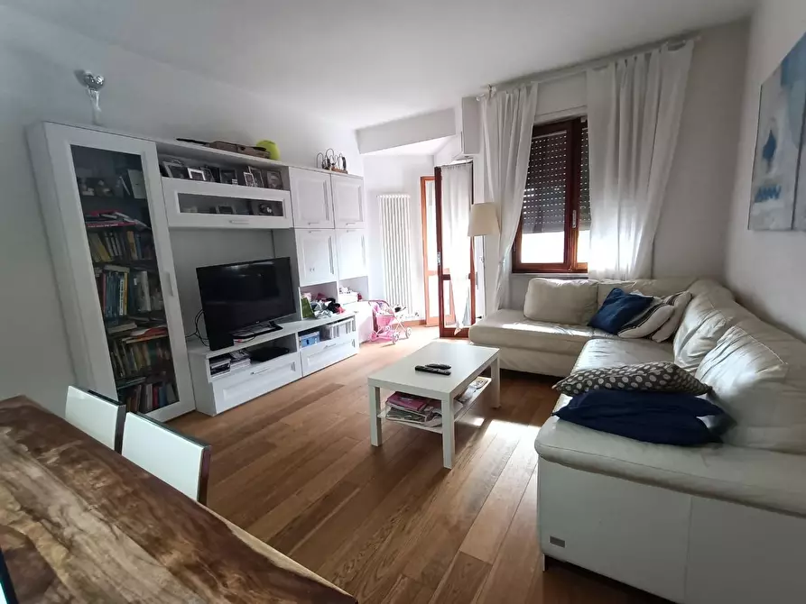 Immagine 2 di Appartamento in vendita  a Carrara