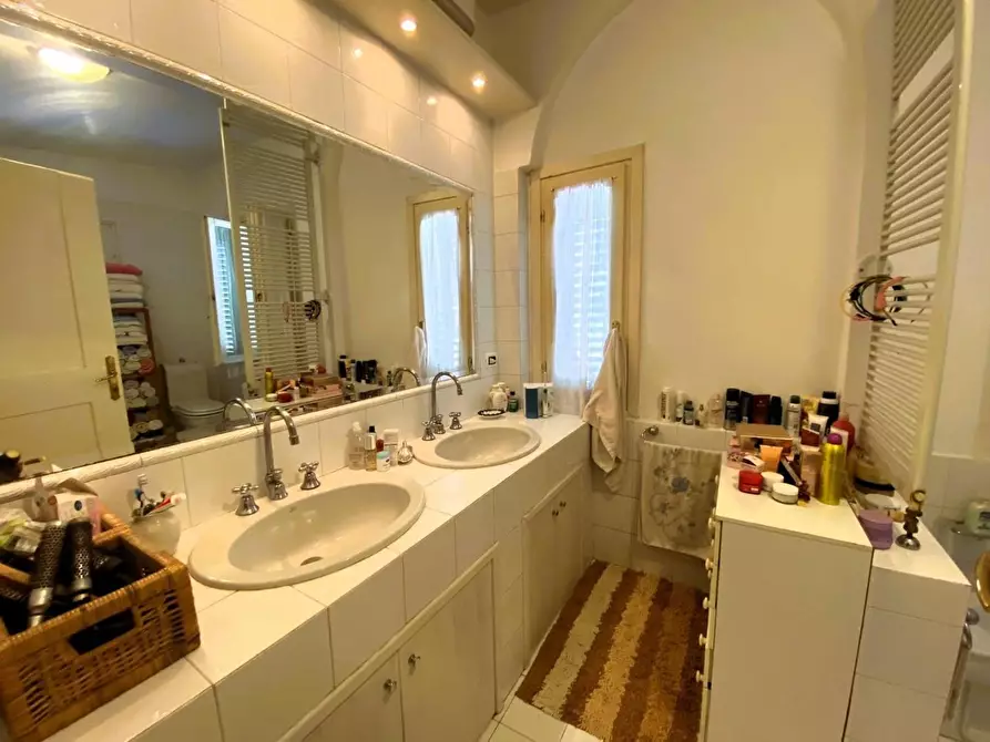 Immagine 28 di Casa colonica in vendita  a Vinci