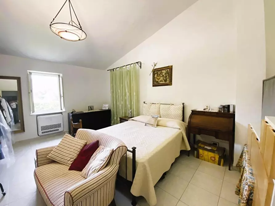 Immagine 23 di Casa colonica in vendita  a Vinci