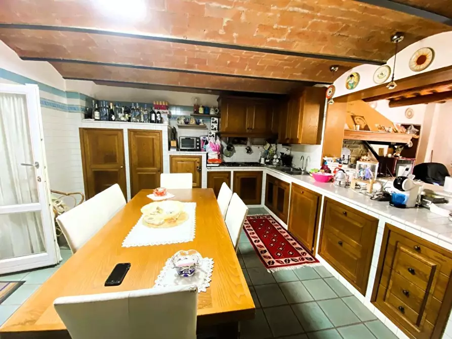 Immagine 17 di Casa colonica in vendita  a Vinci