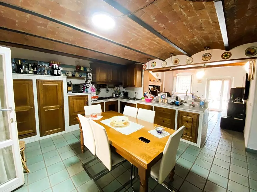 Immagine 16 di Casa colonica in vendita  a Vinci