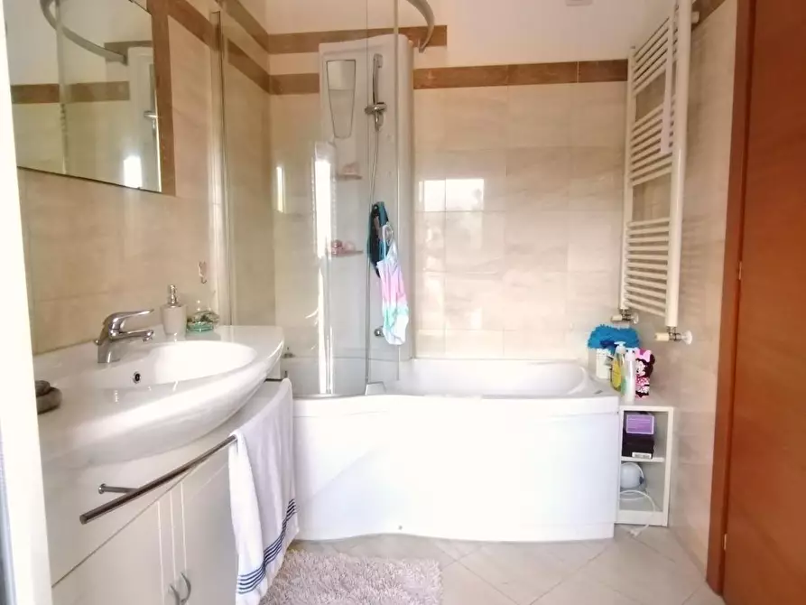 Immagine 11 di Appartamento in vendita  a Carrara