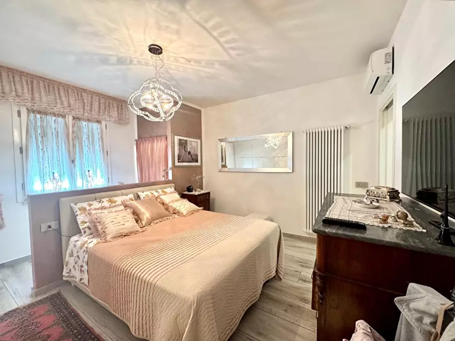 Immagine 11 di Appartamento in vendita  a Empoli