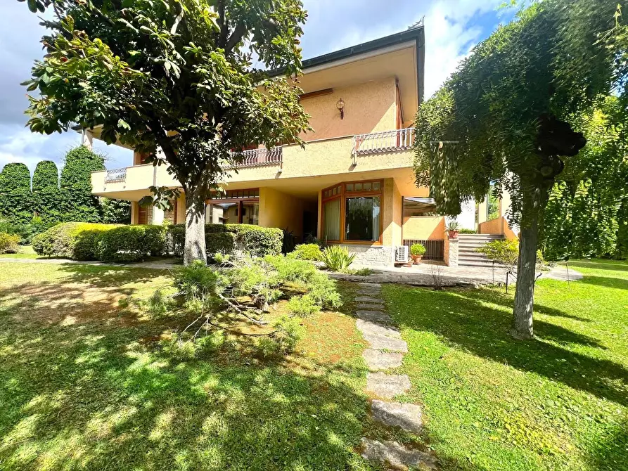 Immagine 7 di Villa in vendita  a Capraia E Limite