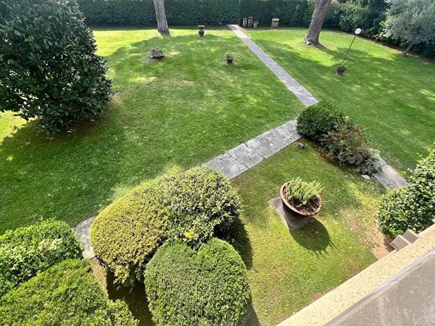 Immagine 3 di Villa in vendita  a Capraia E Limite