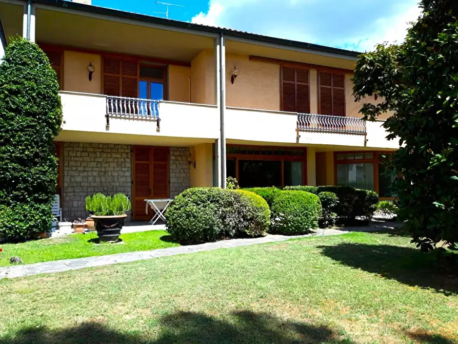 Immagine 9 di Villa in vendita  a Capraia E Limite