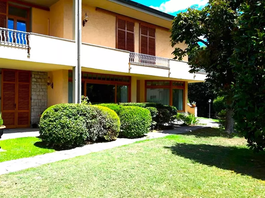 Immagine 8 di Villa in vendita  a Capraia E Limite