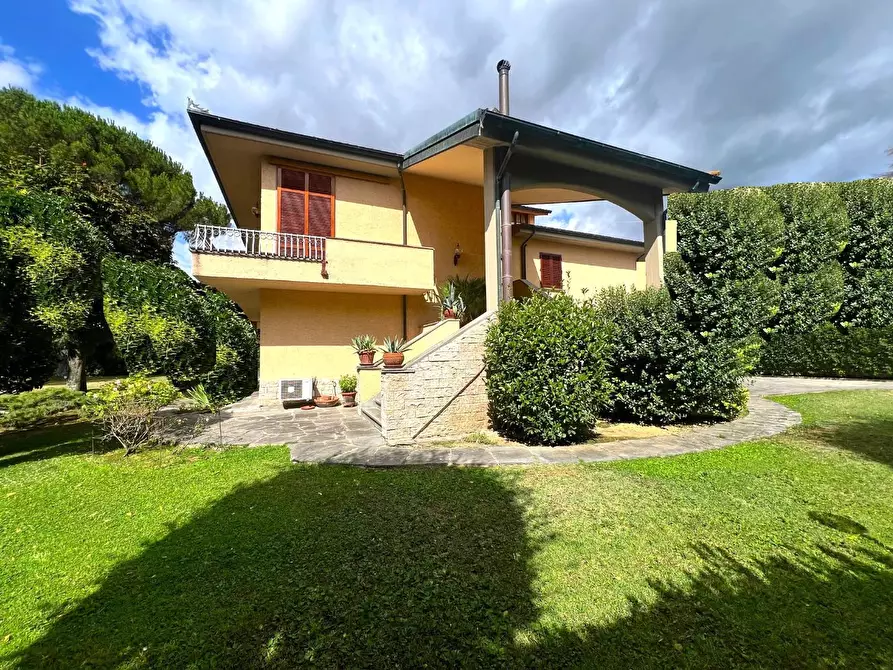 Immagine 4 di Villa in vendita  a Capraia E Limite