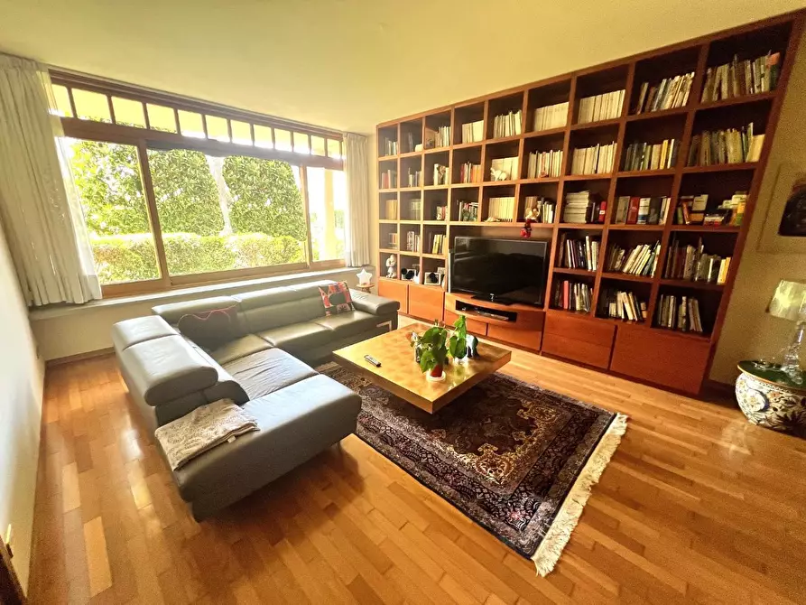 Immagine 17 di Villa in vendita  a Capraia E Limite