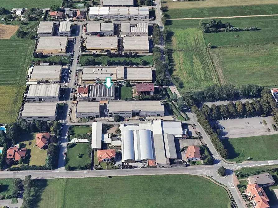 Immagine 2 di Attività artigianale in vendita  a Robecco Sul Naviglio