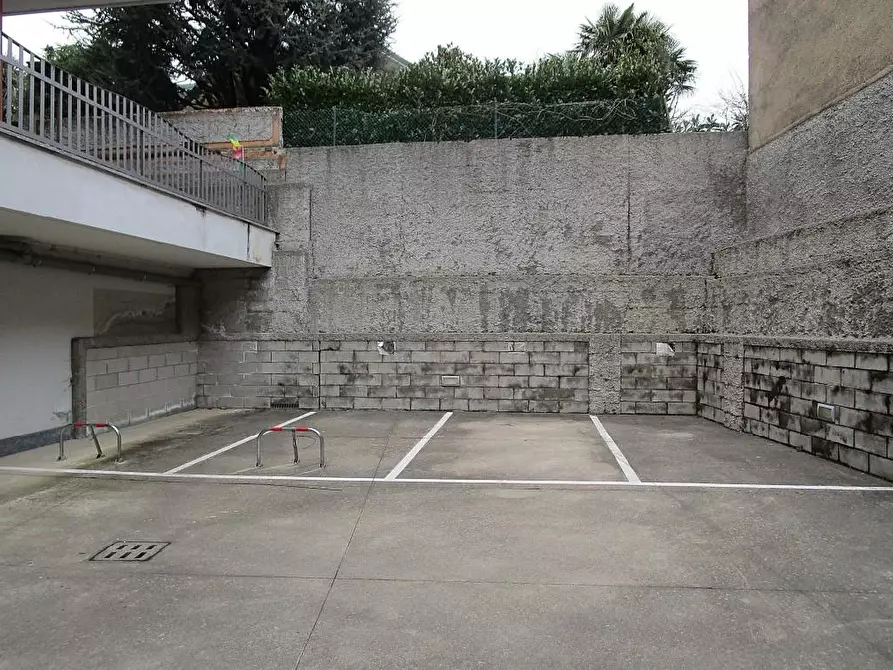 Immagine 1 di Garage in vendita  a Besana In Brianza