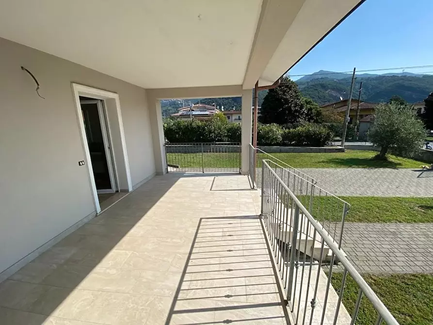 Immagine 16 di Villetta a schiera in vendita  a Montignoso