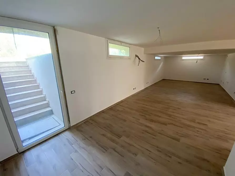 Immagine 13 di Villetta a schiera in vendita  a Montignoso