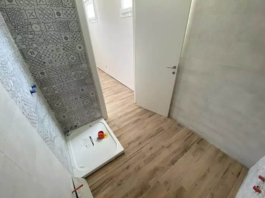 Immagine 10 di Villetta a schiera in vendita  a Montignoso