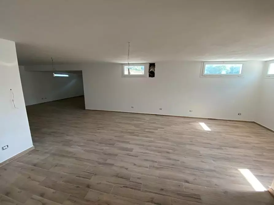 Immagine 14 di Villetta a schiera in vendita  a Montignoso