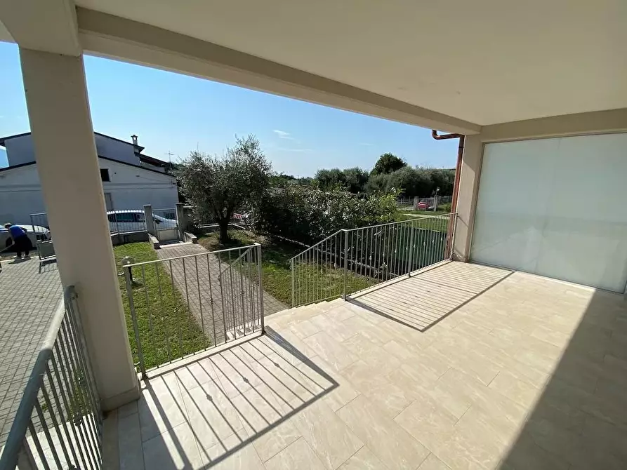 Immagine 15 di Villetta a schiera in vendita  a Montignoso