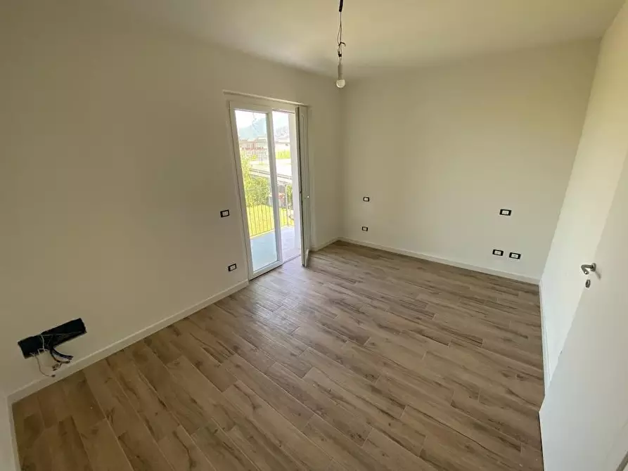 Immagine 7 di Villetta a schiera in vendita  a Montignoso