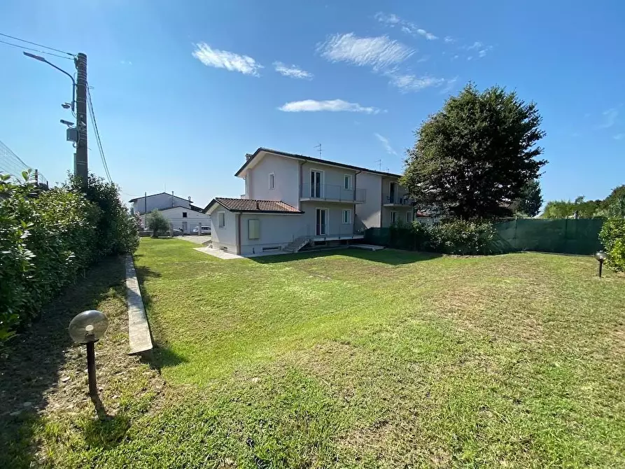 Immagine 17 di Villetta a schiera in vendita  a Montignoso