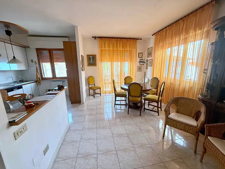 Immagine 1 di Appartamento in vendita  a Cecina