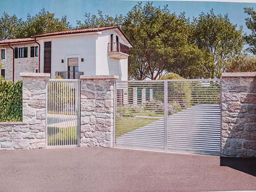 Immagine 9 di Villetta a schiera in vendita  a Montignoso