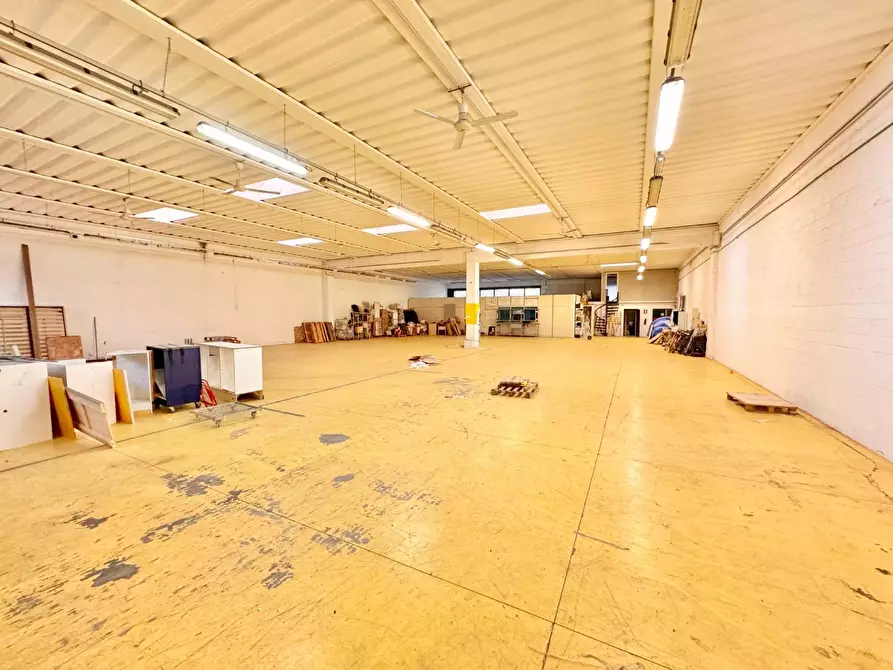 Immagine 2 di Attività artigianale in vendita  a Ponsacco