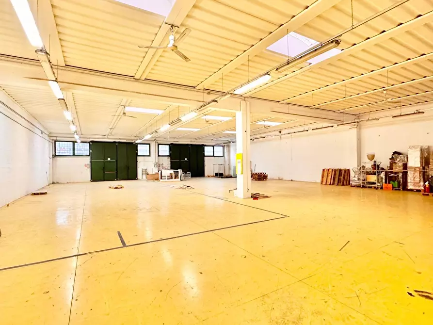 Immagine 1 di Attività artigianale in vendita  a Ponsacco