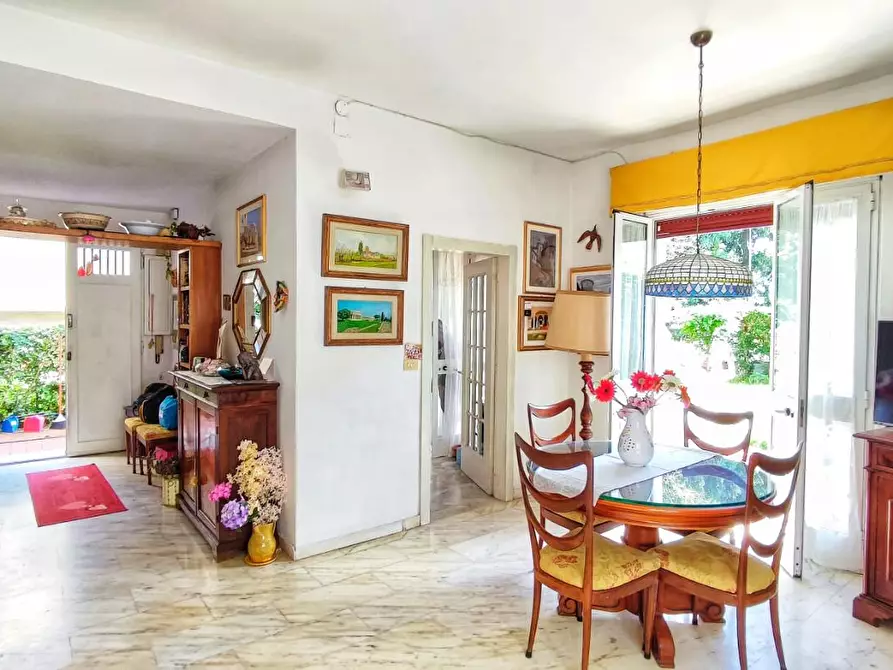 Immagine 8 di Appartamento in vendita  a Viareggio