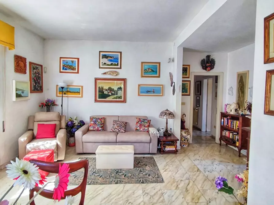 Immagine 6 di Appartamento in vendita  a Viareggio