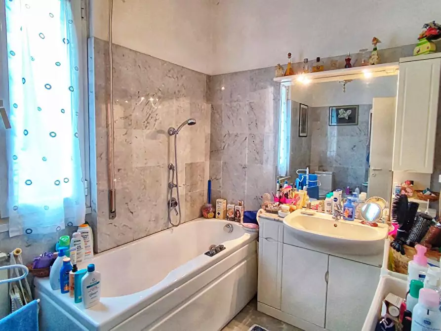 Immagine 20 di Appartamento in vendita  a Viareggio