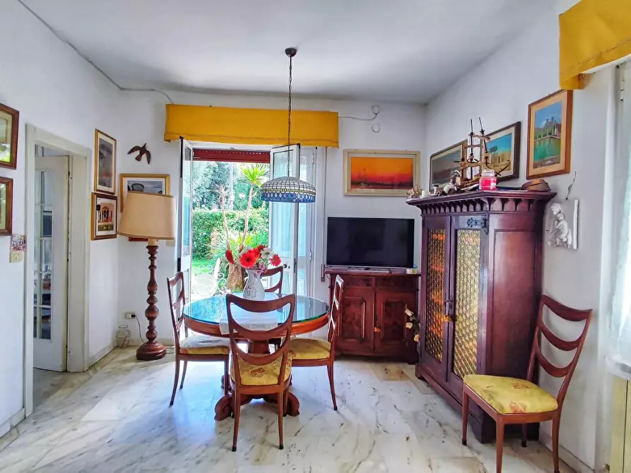 Immagine 7 di Appartamento in vendita  a Viareggio