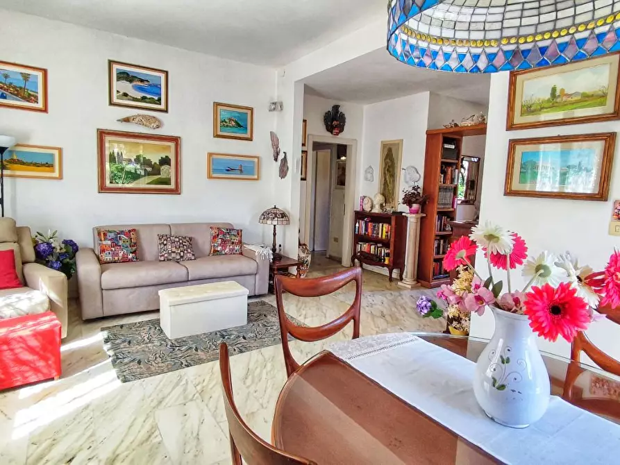 Immagine 5 di Appartamento in vendita  a Viareggio