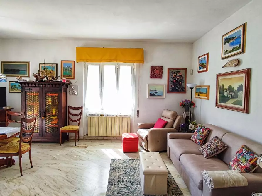 Immagine 9 di Appartamento in vendita  a Viareggio