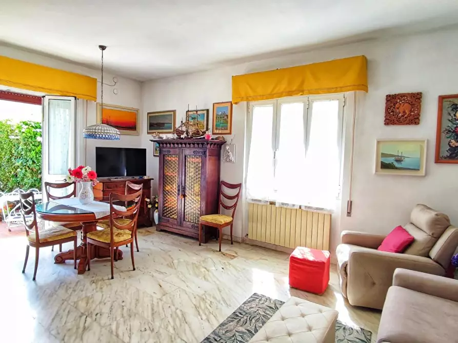 Immagine 4 di Appartamento in vendita  a Viareggio