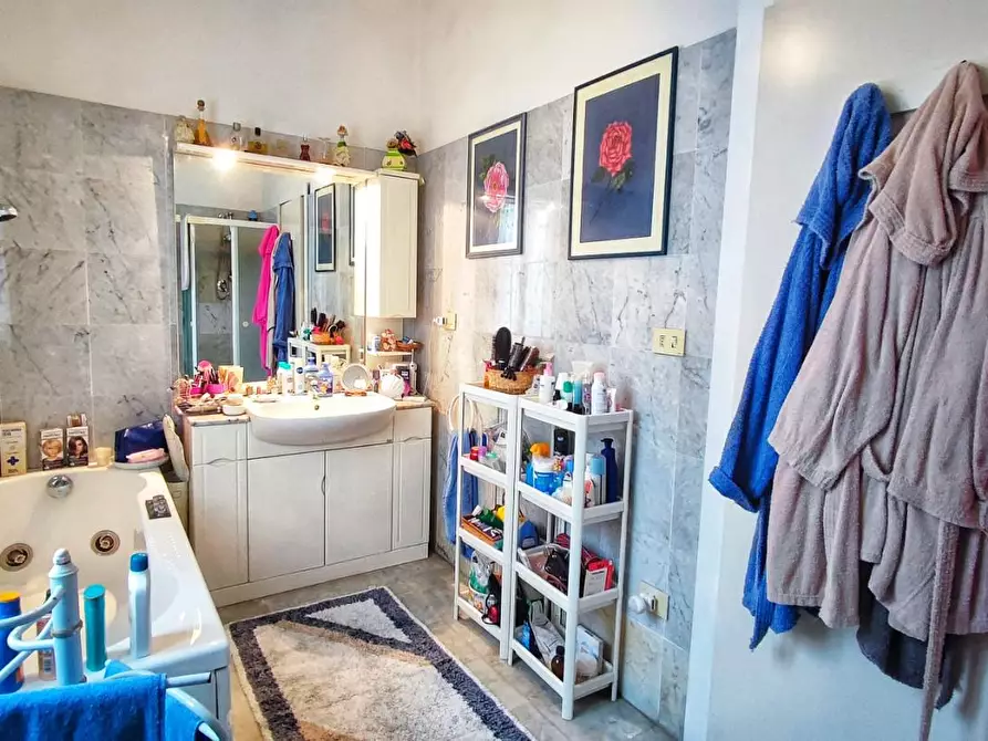 Immagine 19 di Appartamento in vendita  a Viareggio