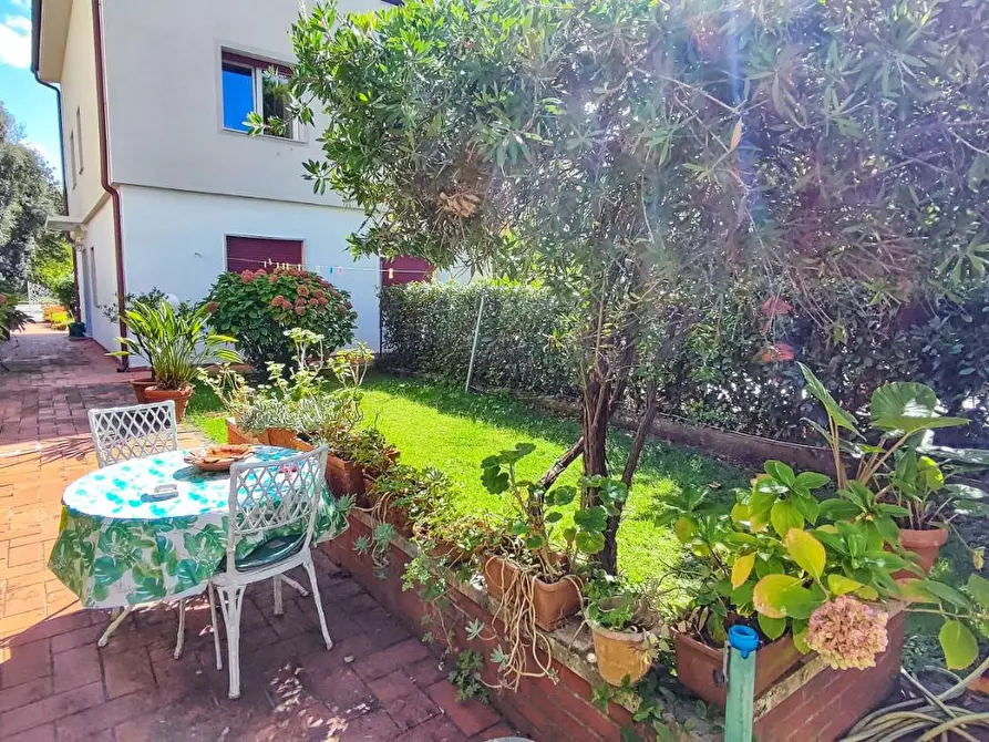 Immagine 29 di Appartamento in vendita  a Viareggio