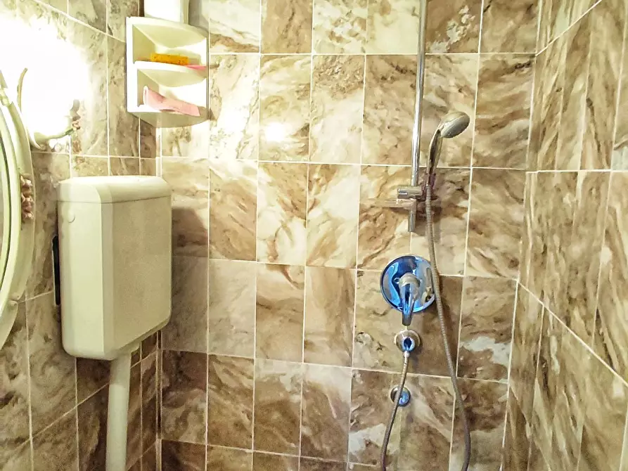 Immagine 22 di Appartamento in vendita  a Viareggio