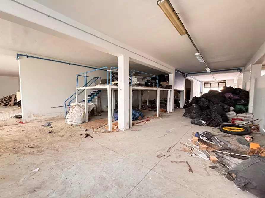 Immagine 2 di Locale commerciale in vendita  a Ponsacco