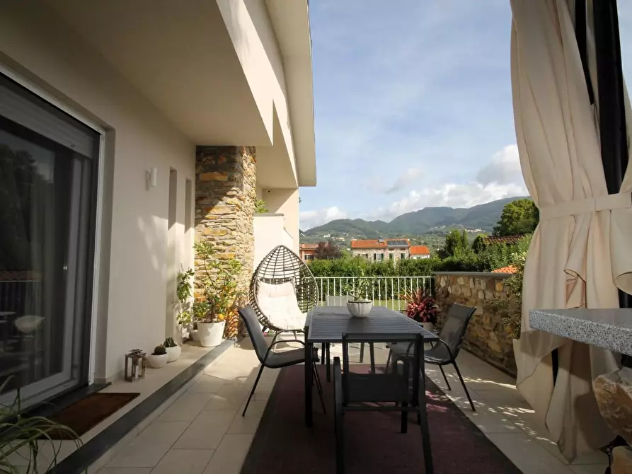 Immagine 9 di Villa in vendita  a Capannori