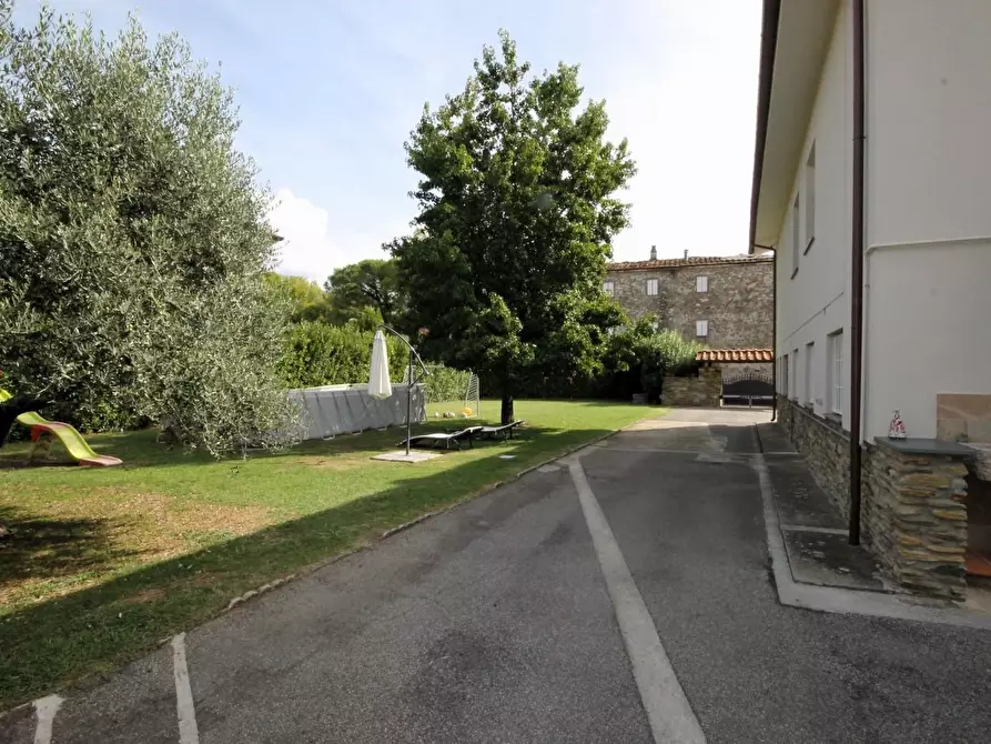 Immagine 5 di Villa in vendita  a Capannori