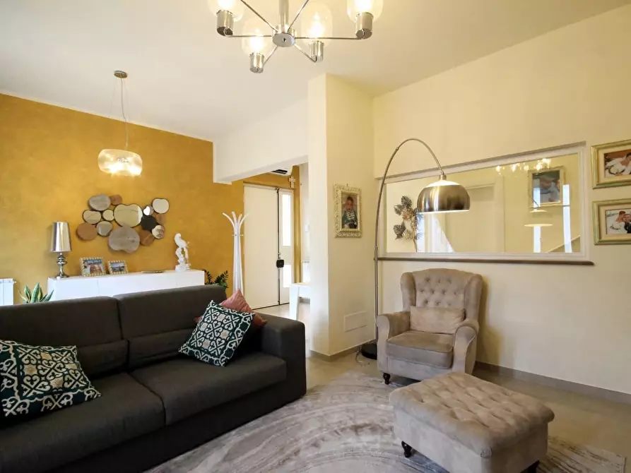 Immagine 13 di Villa in vendita  a Capannori