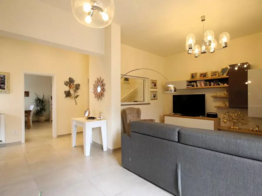 Immagine 14 di Villa in vendita  a Capannori